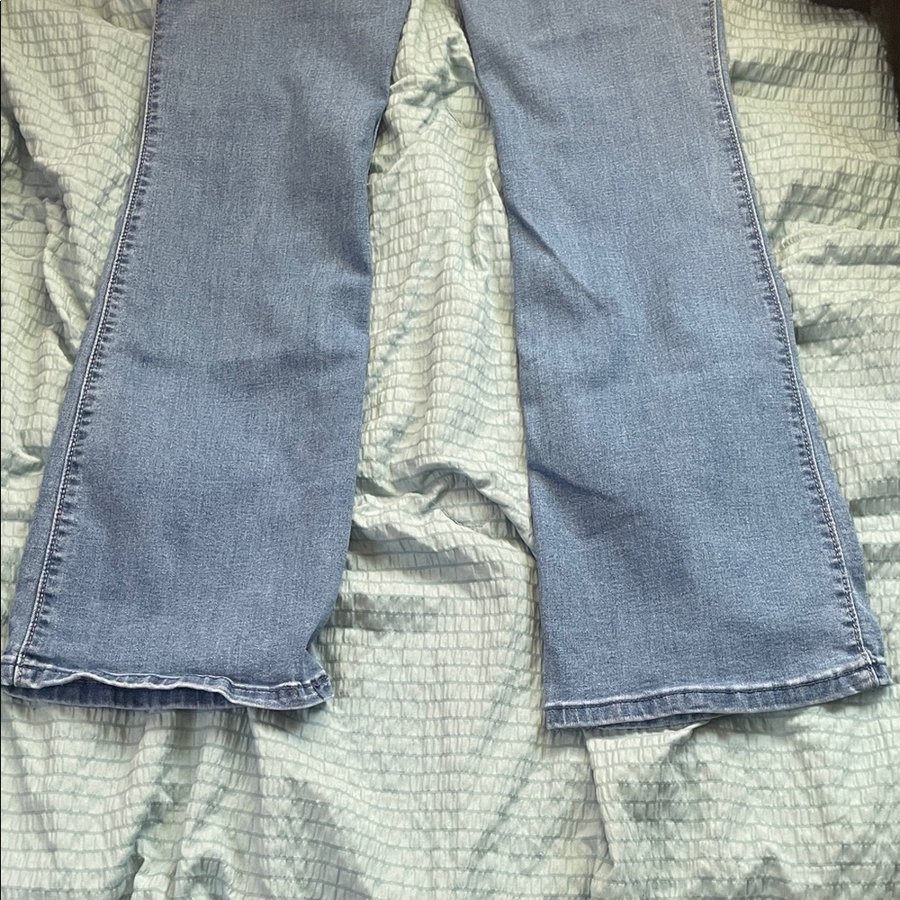Hollister Women's High Rise Light Blue Jeans - Picture 6 of 6